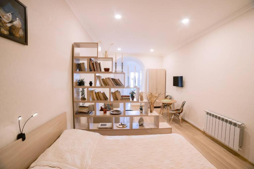 New Central Apartment In Gjoemri Buitenkant foto