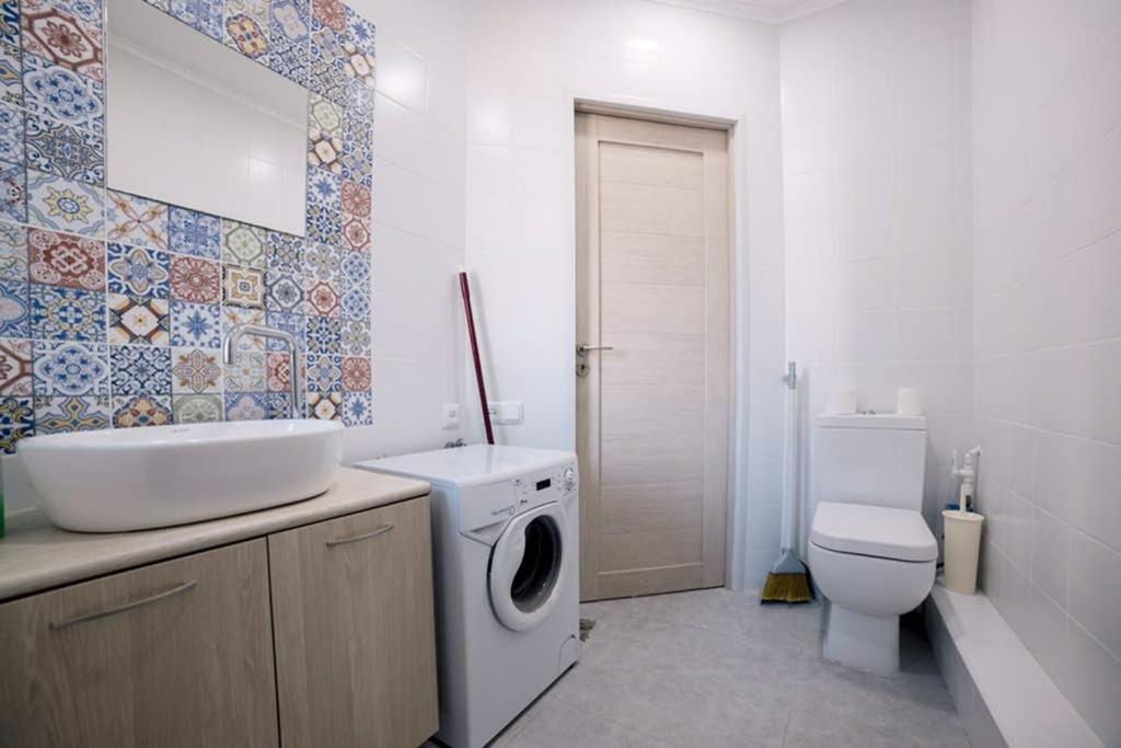 New Central Apartment In Gjoemri Buitenkant foto