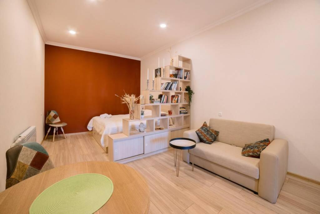New Central Apartment In Gjoemri Buitenkant foto